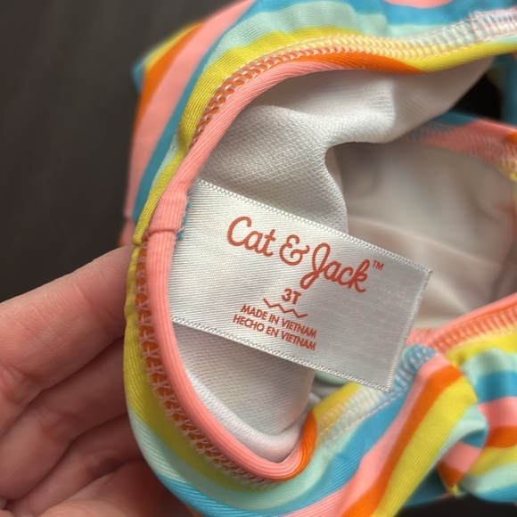 Cat & Jack Rainbow seahorse rashguard & bottoms size 3T EUC - Picture 7 of 8